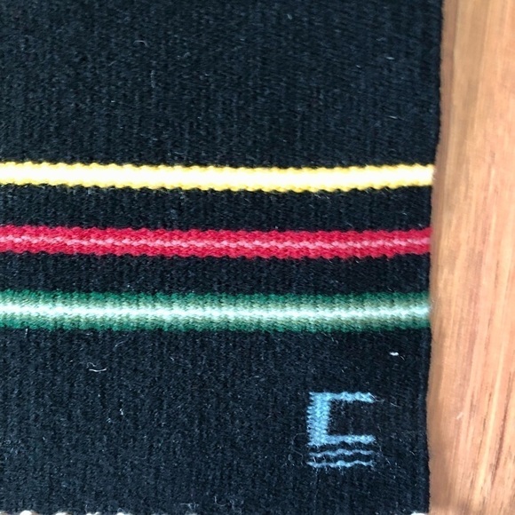 Area wool floral rug with tassel details w/bold colors - Picture 4 of 5